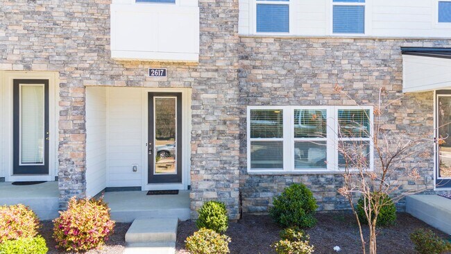 Building Photo - Gorgeous Aria at the Park 3 Bedroom Townhouse!