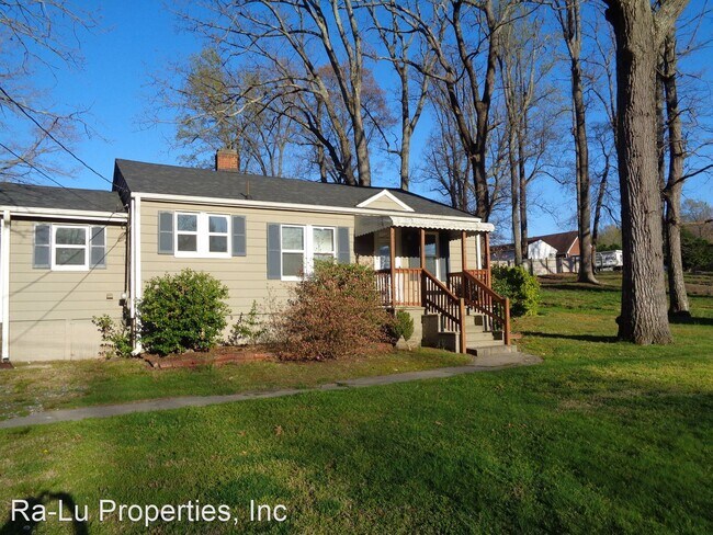 Foto del edificio - 2 br, 1 bath House - 5448 Old Walkertown Rd.