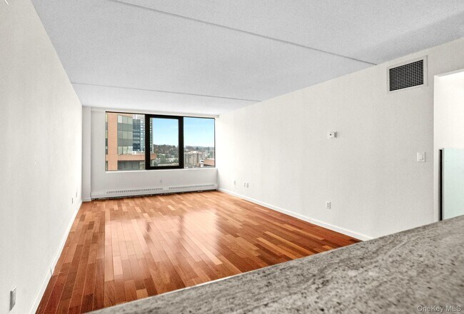 Foto del edificio - 4 Martine Ave