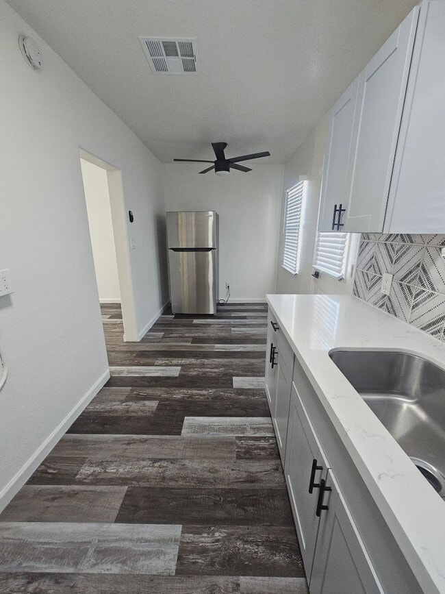 Building Photo - 808 E Turney Avenue -Unit 10