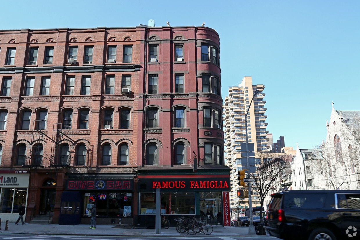 Building Photo - 200 W 96th St