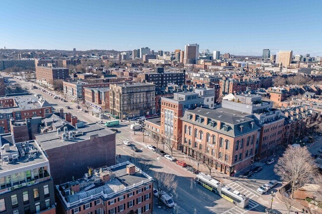 Aerial Context - 1723 Washington St