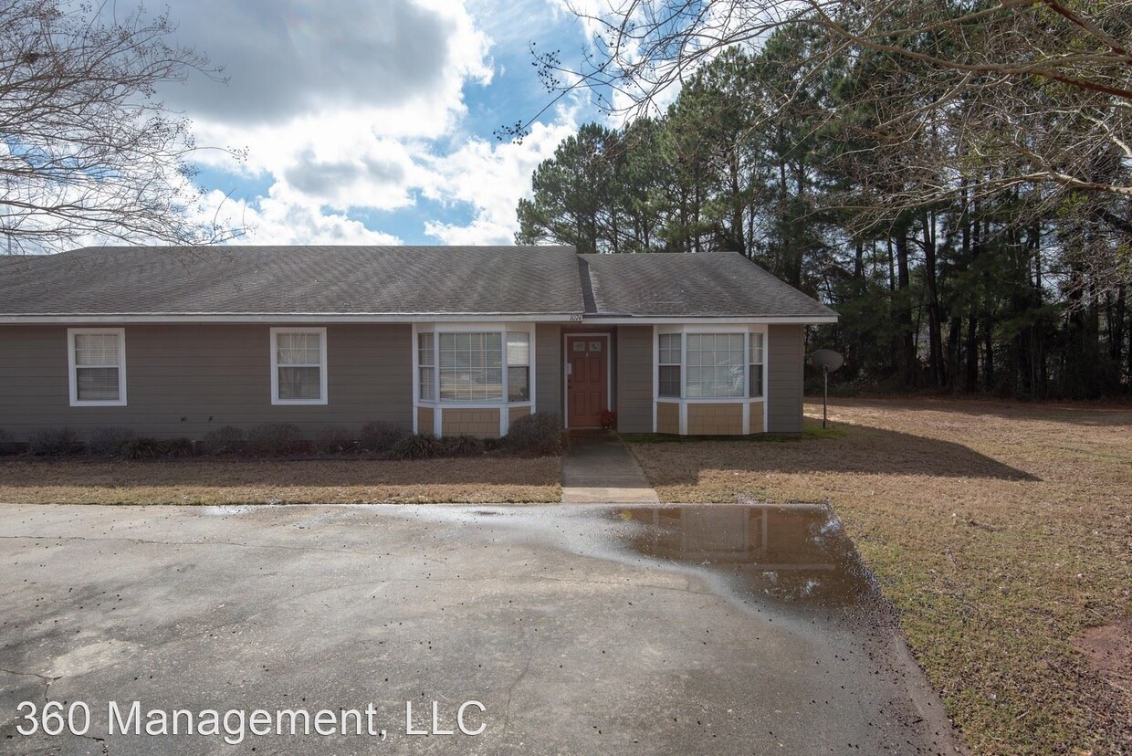 Building Photo - 1074-1076 Northpointe Cir