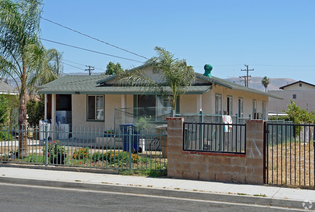 Building Photo - 948 Blaine Ave