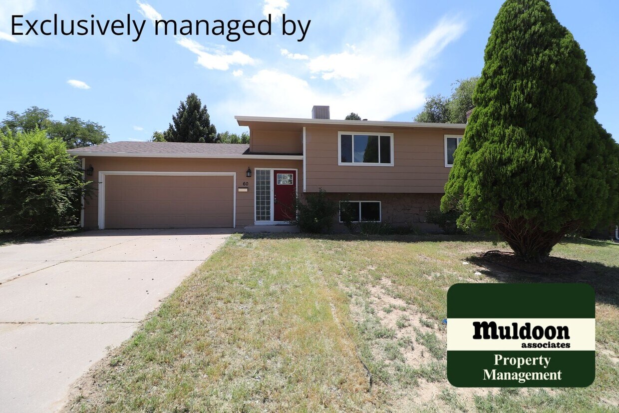 Foto principal - Beautiful Belmont Home with 4 car garage! ...