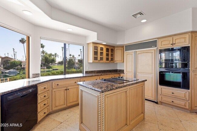 Foto del edificio - 10401 N 100th St