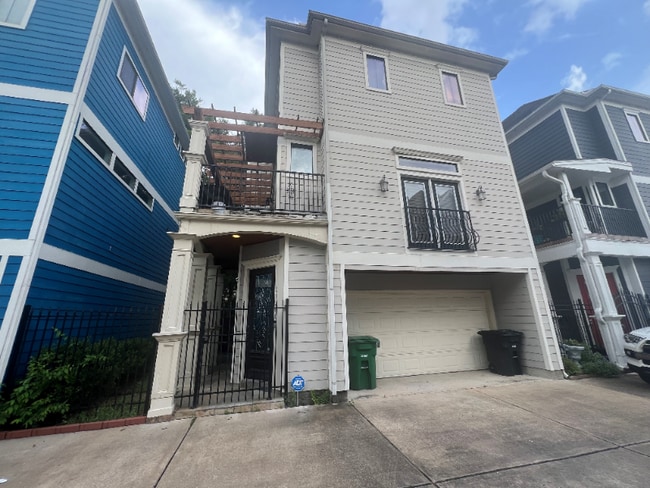 Building Photo - 1126 W 23rd St