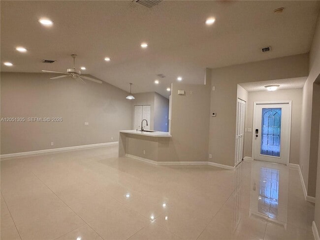 Foto del edificio - 1547 Zenith Way