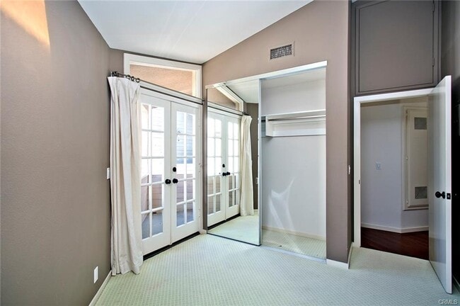 Building Photo - 507 1/2 Narcissus Ave