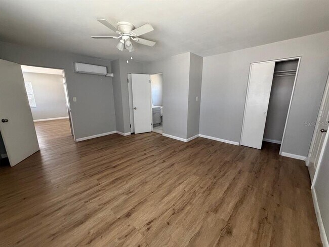 Building Photo - 1557 S Clara Ave