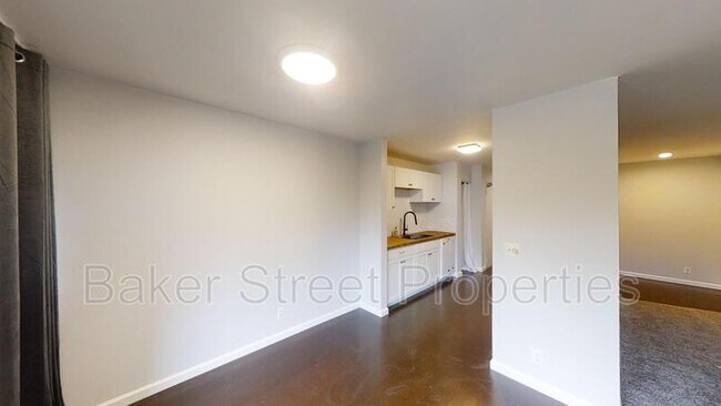 Building Photo - 2152 Pauline Blvd