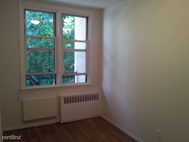 Building Photo - 270 W 25th St