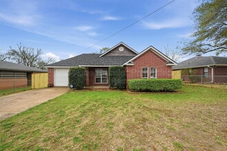 Building Photo - 2418 Loy Lake Rd