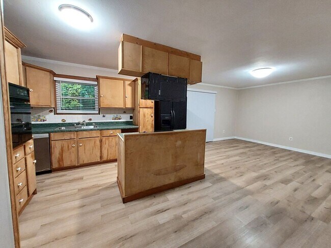 Building Photo - 3 Bedroom/2 Bath Single Family Home in Wac...