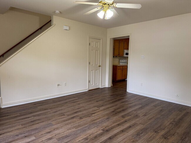Building Photo - 704 Dendron St