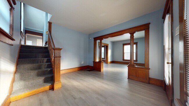 Foto del edificio - Large home, near downtown & the hospital