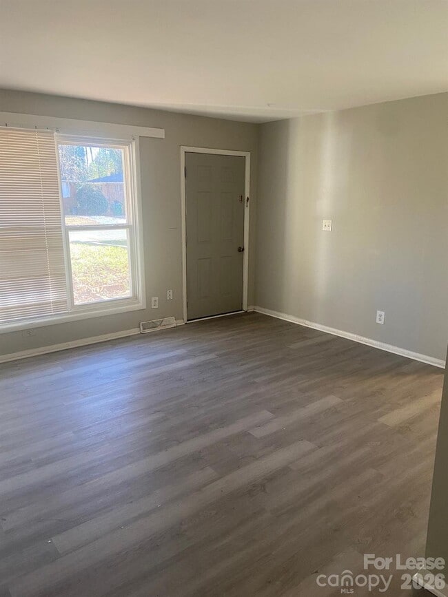 Foto del edificio - 526 Blendwood Dr