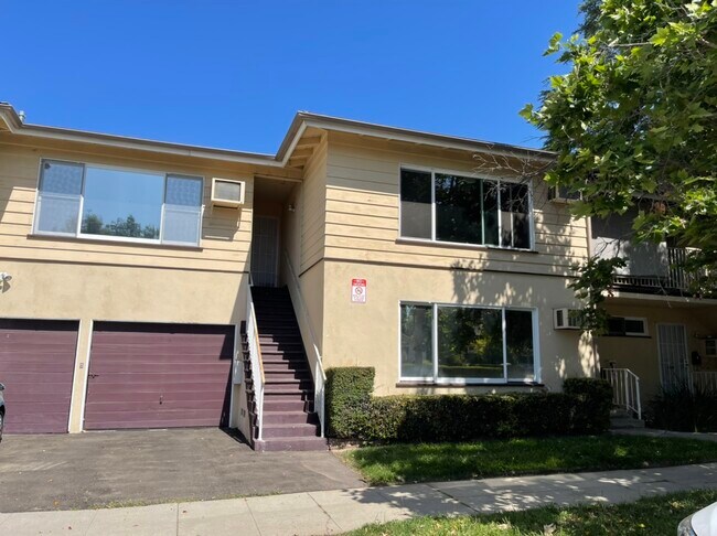 Building Photo - 14225 Riverside Dr