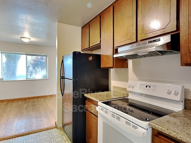 Foto del edificio - 7110 Chandler Dr