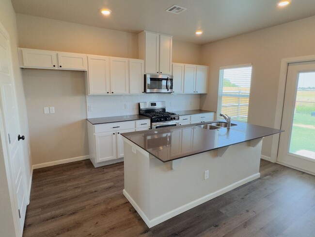 Foto del edificio - New Townhome Community at the Villas of Pe...