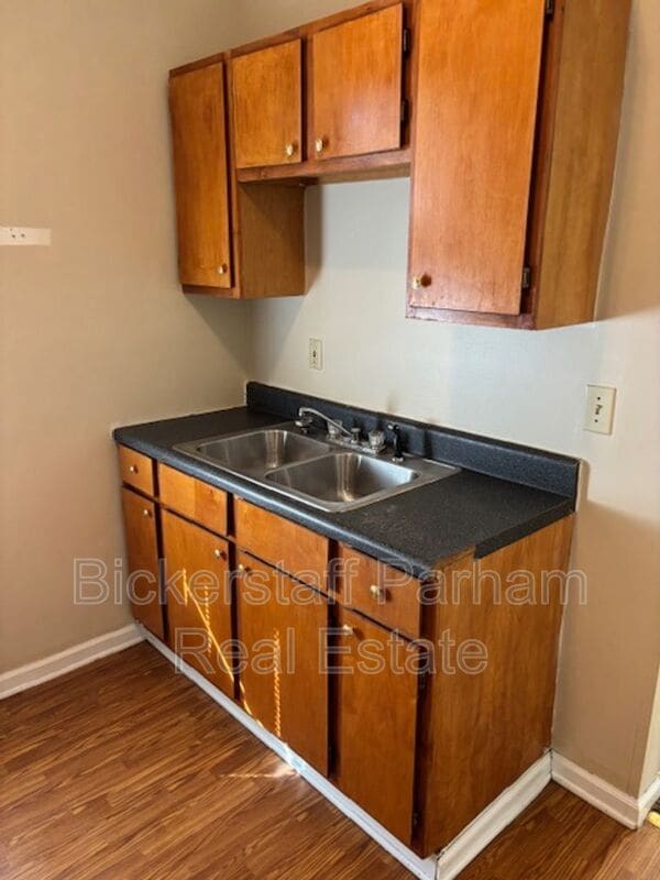 Building Photo - 1233 Eberhart Ave