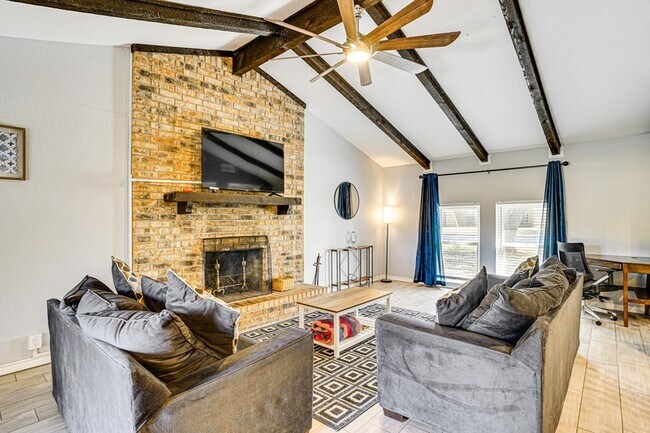 Building Photo - 4626 Trailwood Dr