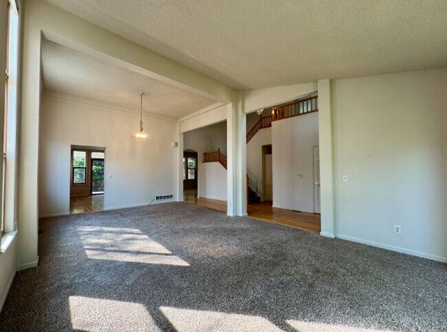 Foto del edificio - Available October 10th is this open layout 5 bedroom home in Green Mountain!