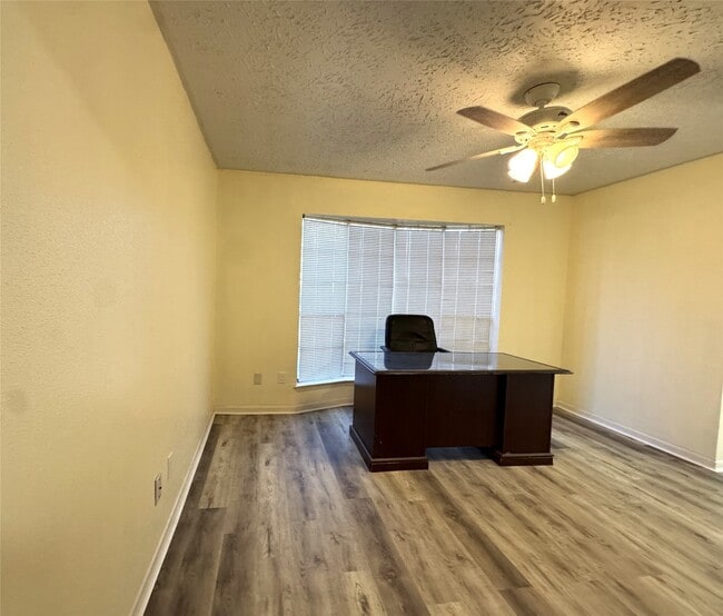 Building Photo - 22611 Braken Carter Ln