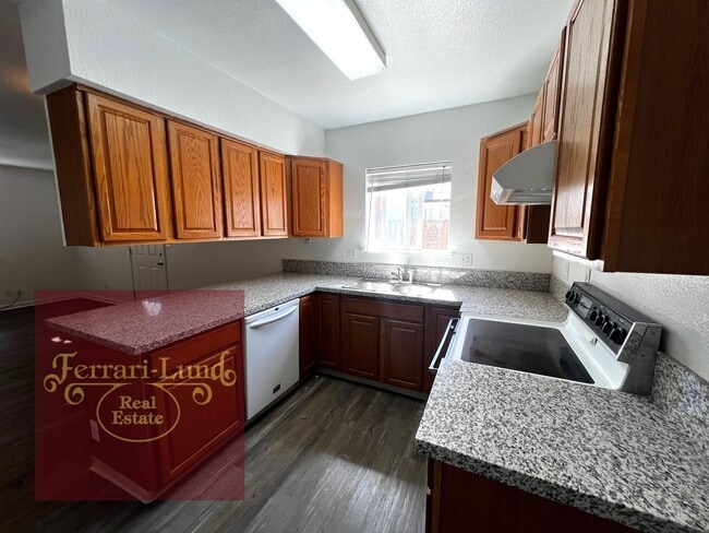 Building Photo - ?? Beautifully renovated tiny home in Spar...