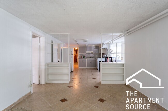 Building Photo - 2513 N Spaulding Ave