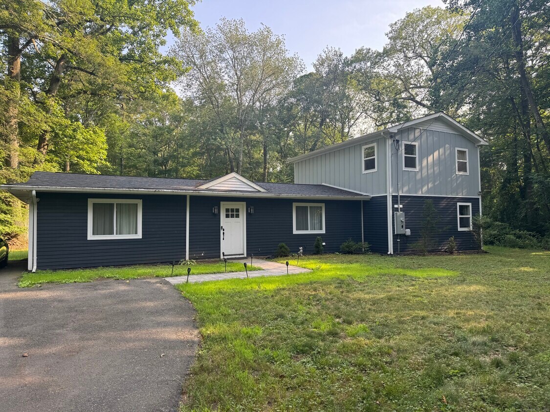 Primary Photo - 57 Lovers Ln