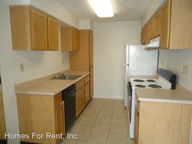 Building Photo - 1704 W Olive Ave