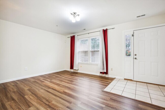 Building Photo - OPEN HOUSE SAT 4/12/25 11:30AM TO 12:30PM ...
