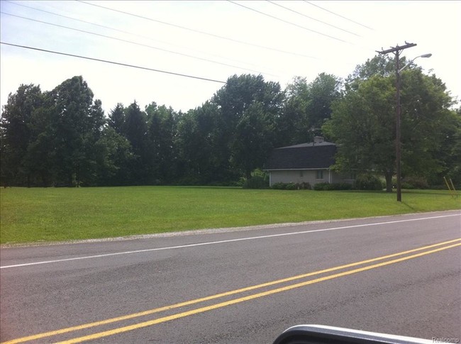 Building Photo - 38945 Glenwood Rd