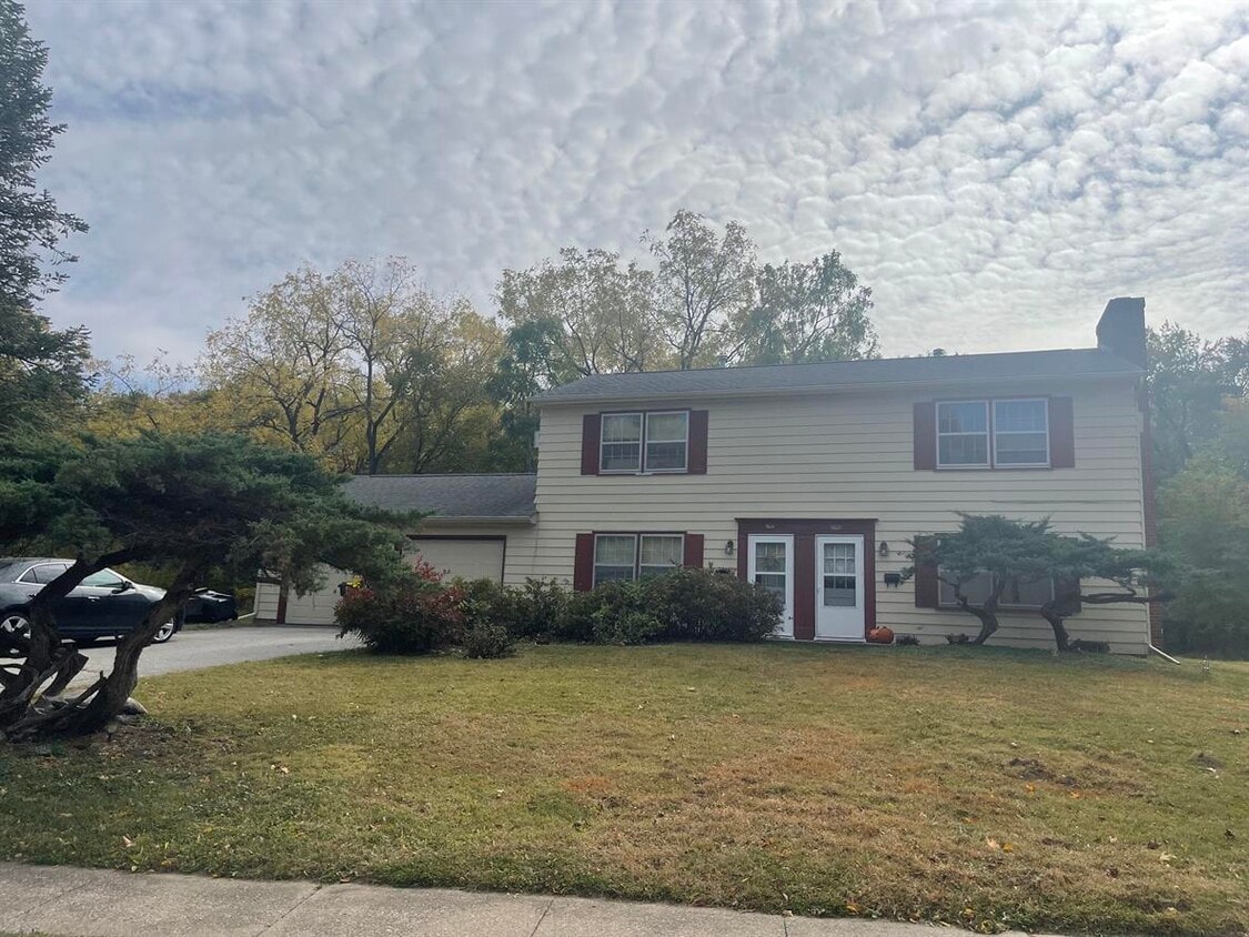 Primary Photo - 602 Manor Dr