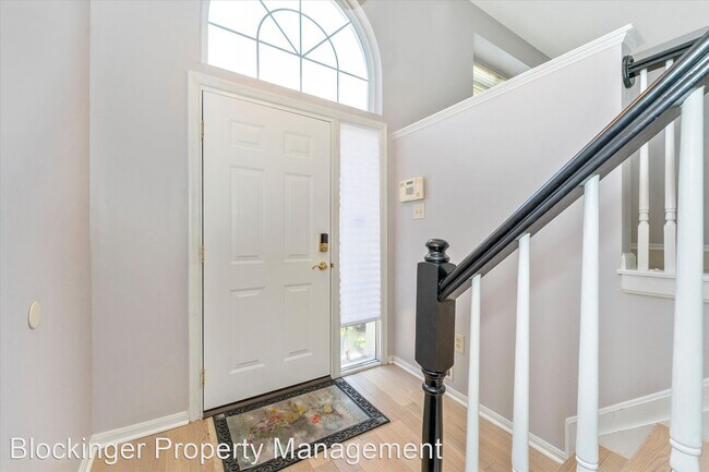 Building Photo - 4 br, 3.5 bath House - 7224 Solar Walk