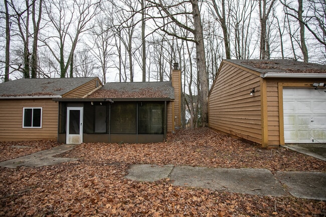 Photo - 4903 Martins Crossing Rd House