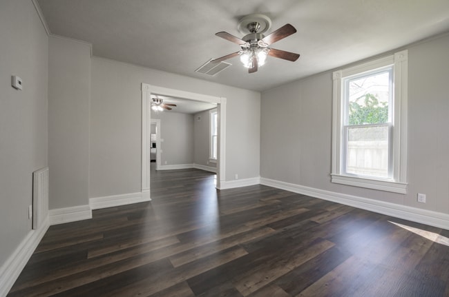 Building Photo - PRELEASING