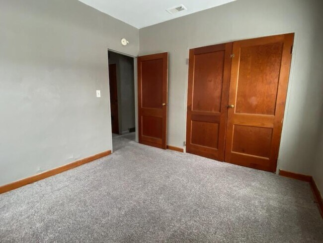 Building Photo - 808 State St