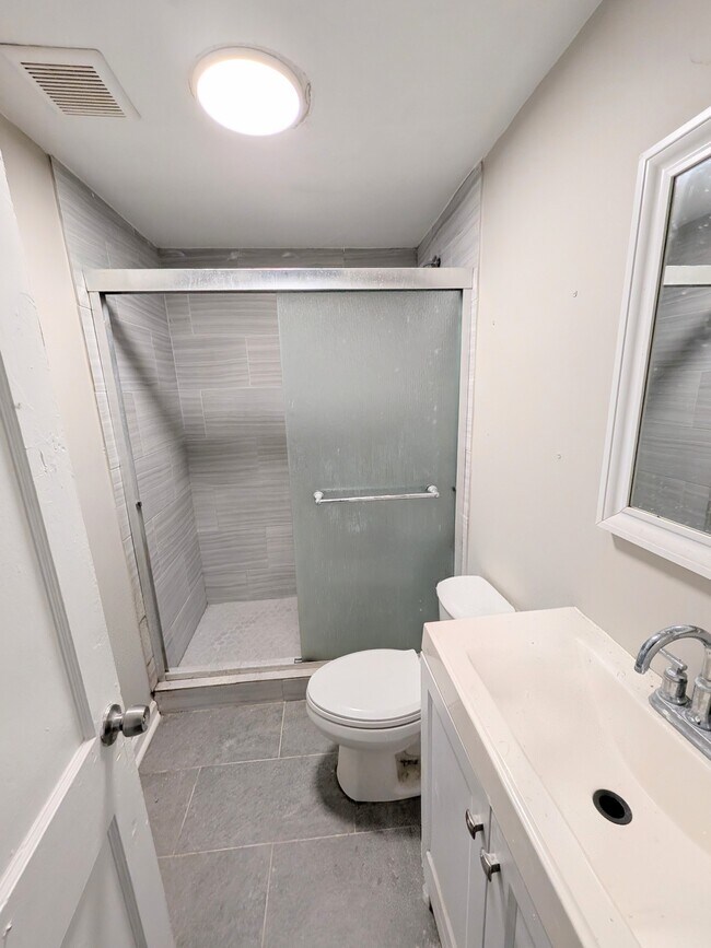 Foto del edificio - 1332 Akridge St NW