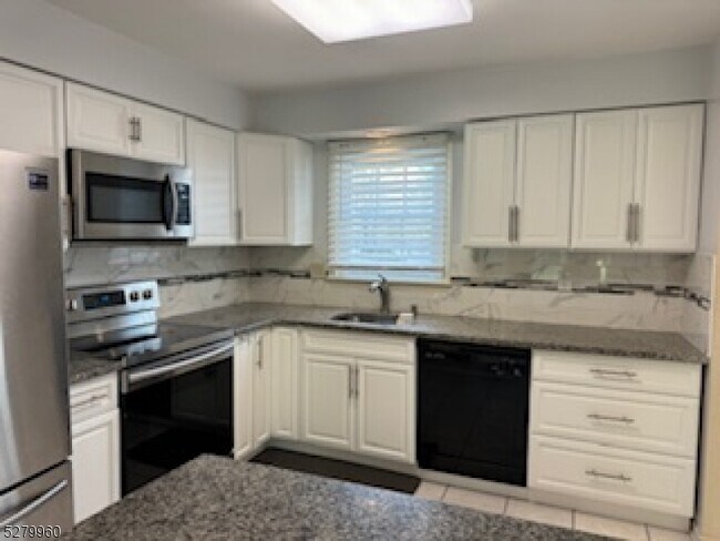 Foto del edificio - 369 Burdock Ct