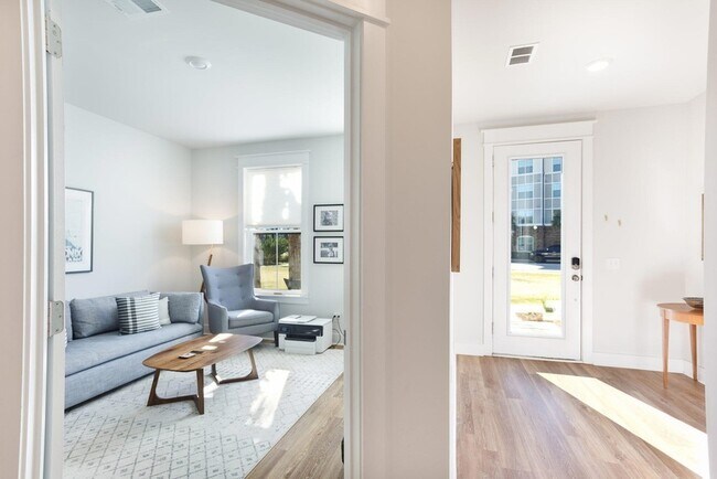 Foto del edificio - 1515 Martel St