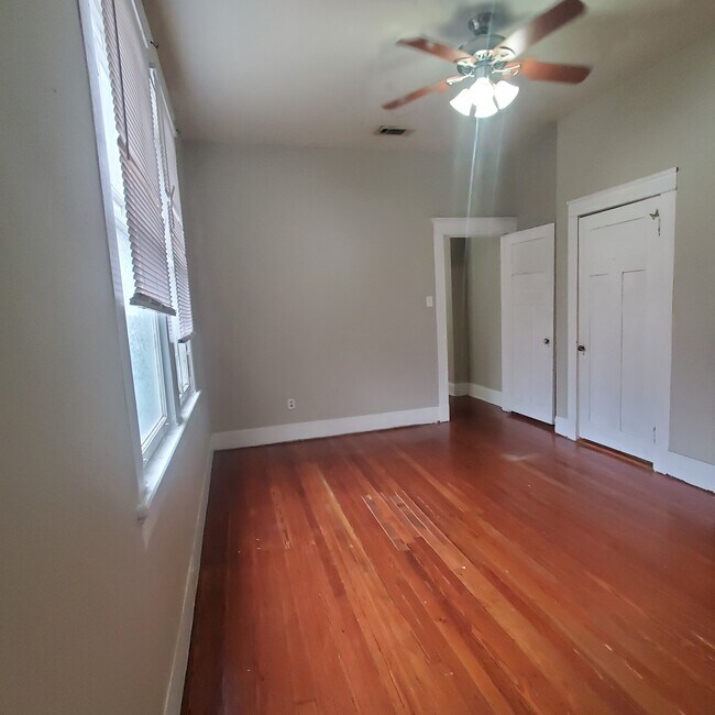 Foto del edificio - 6330 Annunciation St