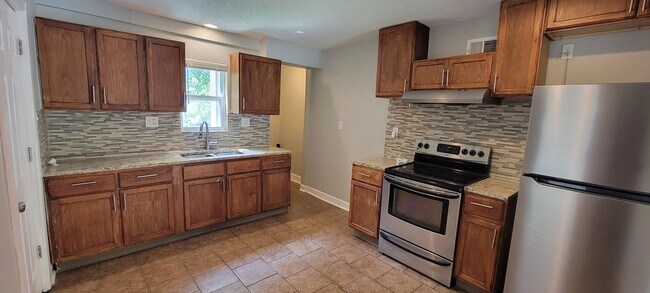 Building Photo - 2 bedrooms 1 bath