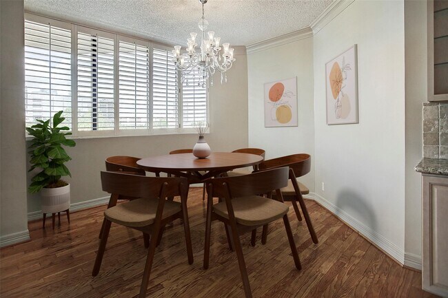 Building Photo - 21 Briar Hollow Ln