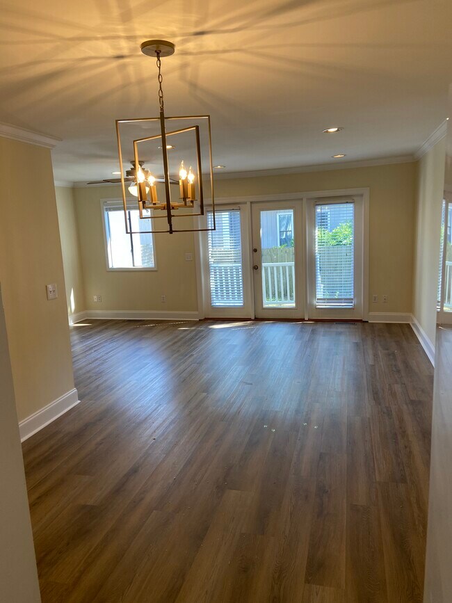 Eating Area - open to living area - 958 Myrtle Ct