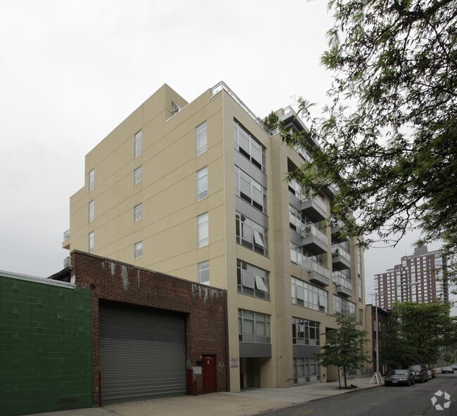 Building Photo - 206 Front St