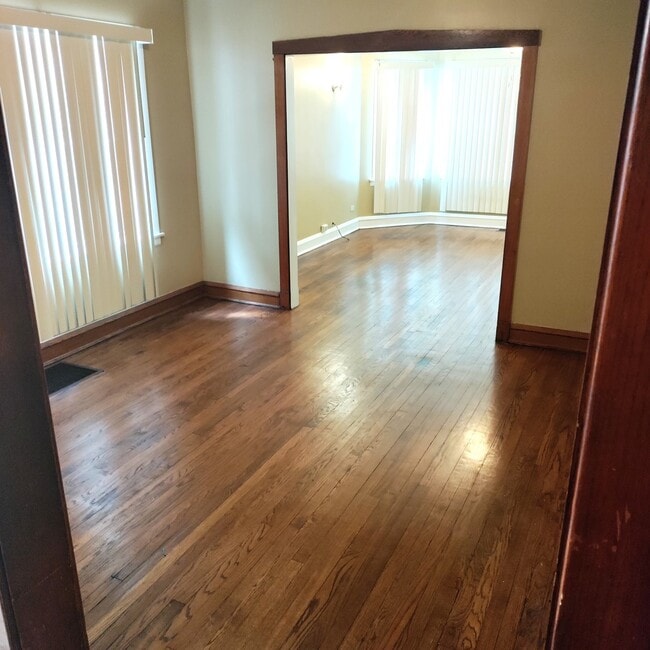 Building Photo - 7645 S Throop St