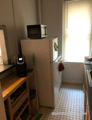 Building Photo - 360 Riverway