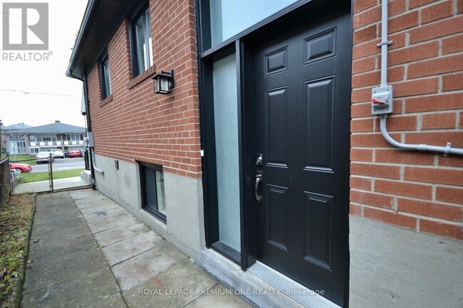 Building Photo - 58 Dovehouse Ave